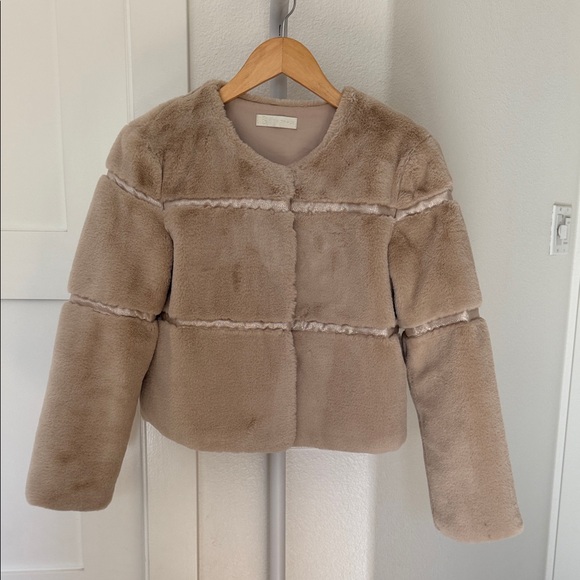 Vita Grace Jackets & Blazers - Vita Grace Women's Taupe Faux Fur Teddy Jacket - Plush Short Coat